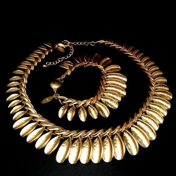 Chico's Gold Tone Hammered Leaves Feathers Necklace Bracelet Set, 20 In 7 1/2 In - Picture 6 of 10